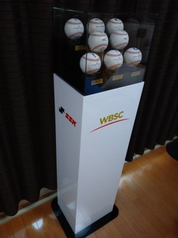 2020 Tokyo Olympic Baseball Official Game Balls and Display Stand - Samurai Japan Official Balls for Premier12