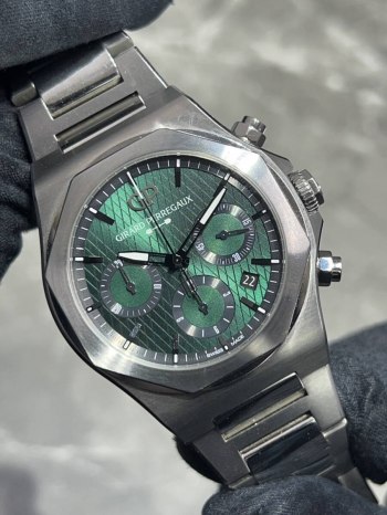 Limited Edition 188 Units Girard-Perregaux Laureato 2022 January Edition in Very Good Condition