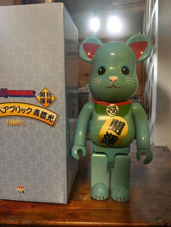 MEDICOM TOY PLUS BE@RBRICK 1000% MANEKI NEKO BLUE G.I.D. Version Lucky Cat