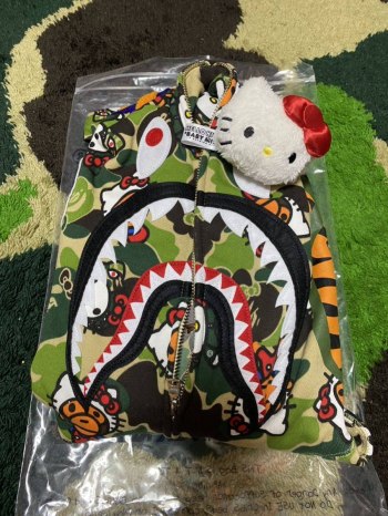 A Bathing Ape x Hello Kitty Milo Shark Hoodie Size M New