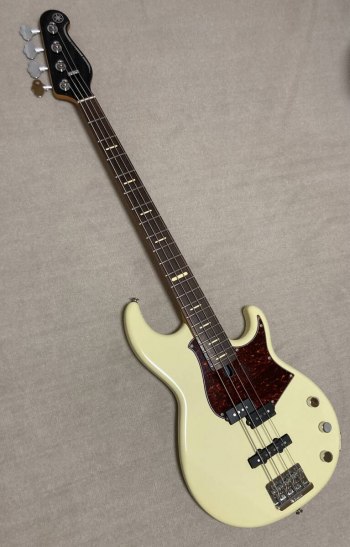 YAMAHA BBP34 VW - High-End Japanese Made Model from YAMAHA BB Series in Popular Vintage White - Excellent Condition